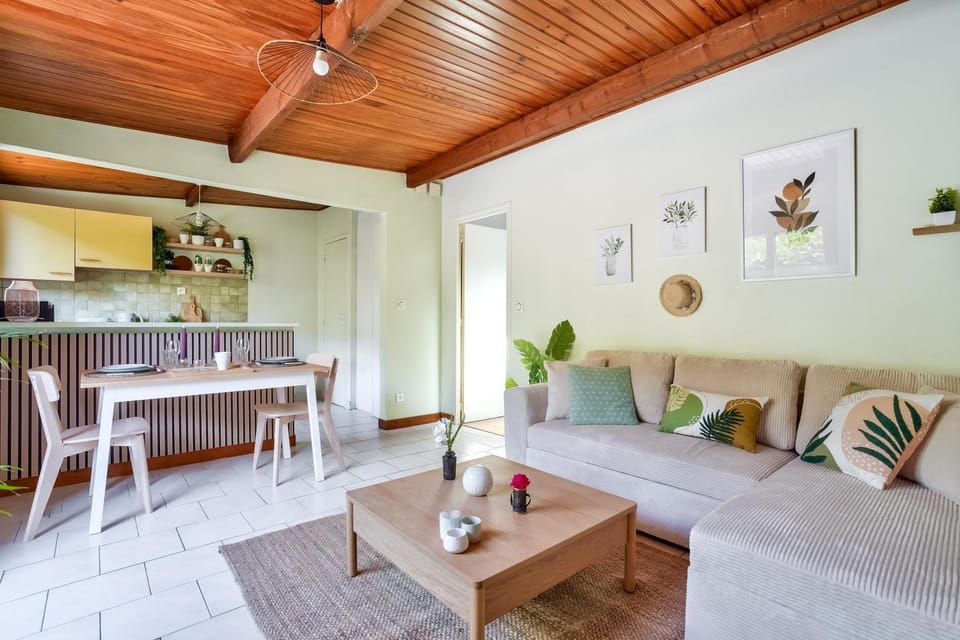 Kitchen or kitchenette, Living room, Dining area