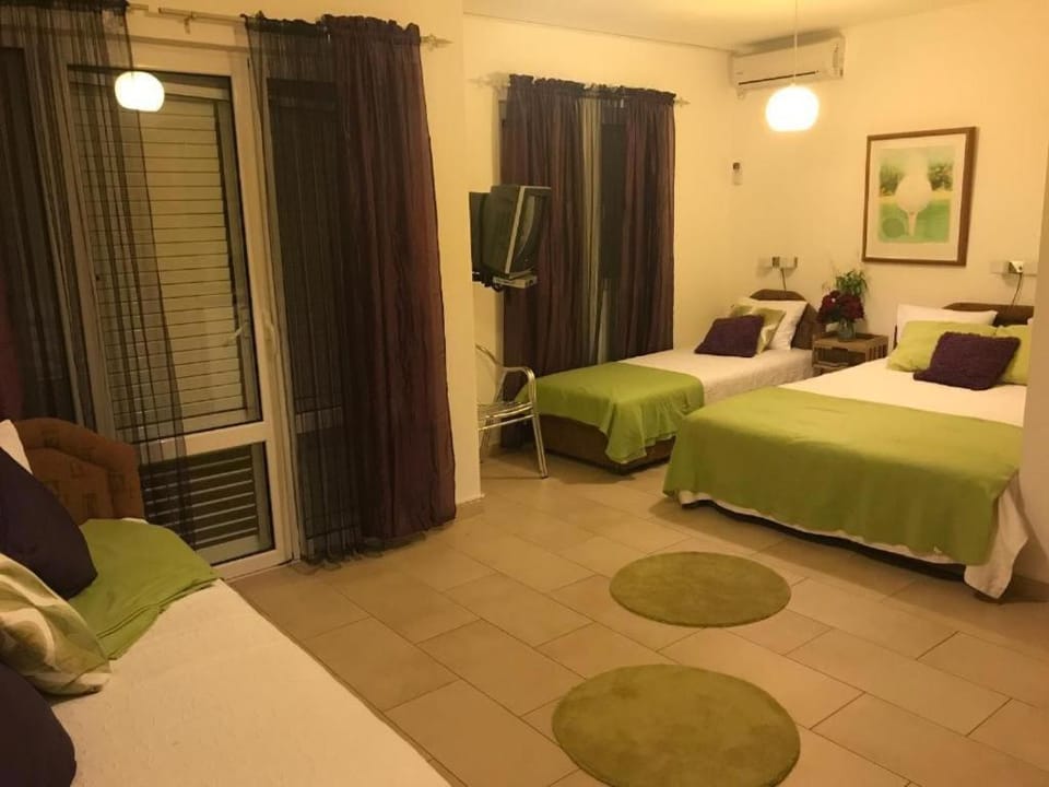 Bed, Photo of the whole room, Bedroom, air conditioner
