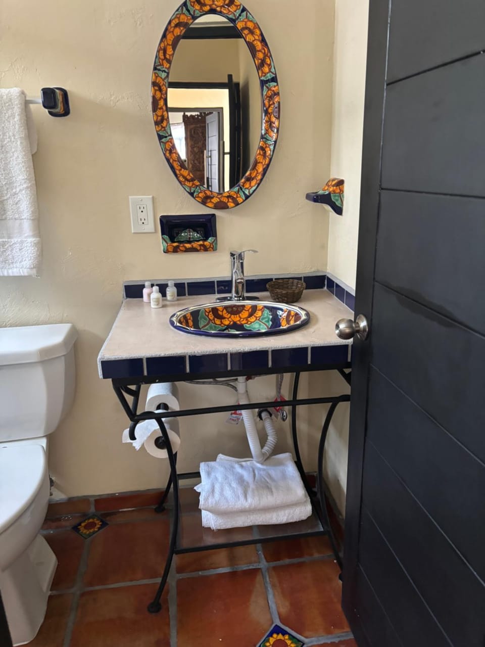 Estancia Colobri Inn in Tlaquepaque