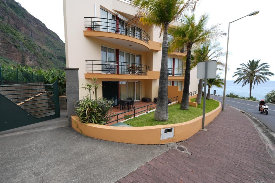 Property building, Facade/entrance, Location