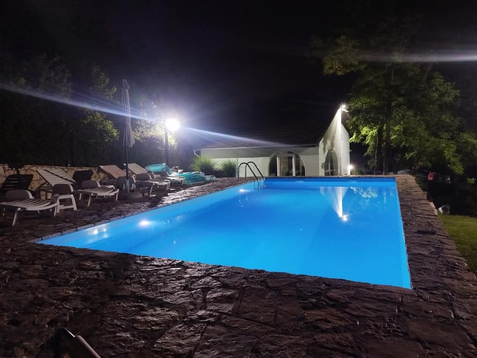 Swimming pool