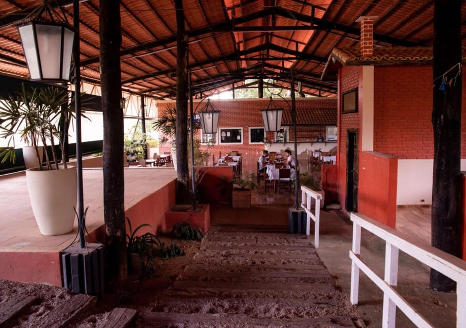 Restaurant/places to eat, Lounge or bar, Food and drinks