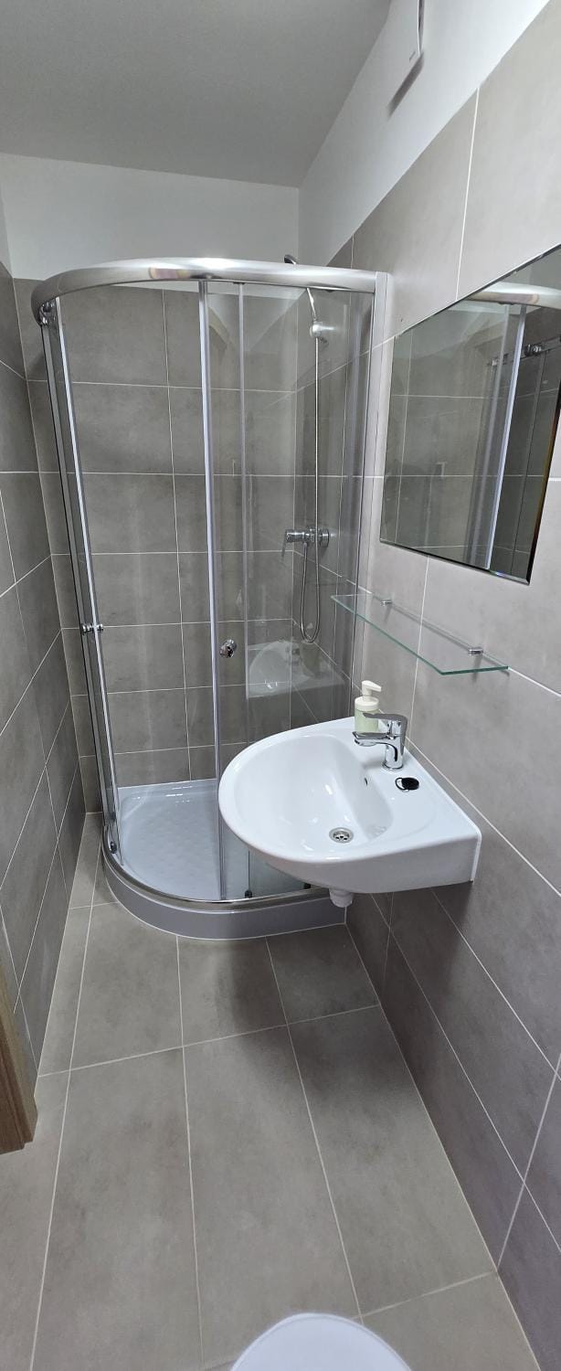 Shower, Bathroom, towels