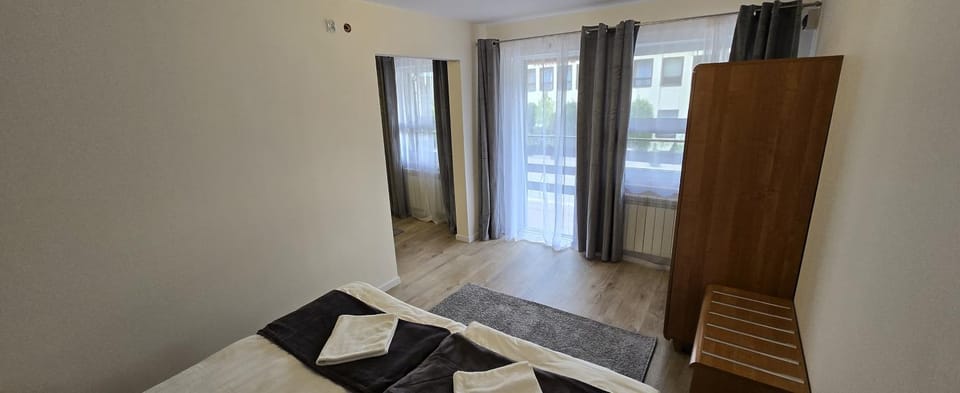 Bed, Photo of the whole room, towels