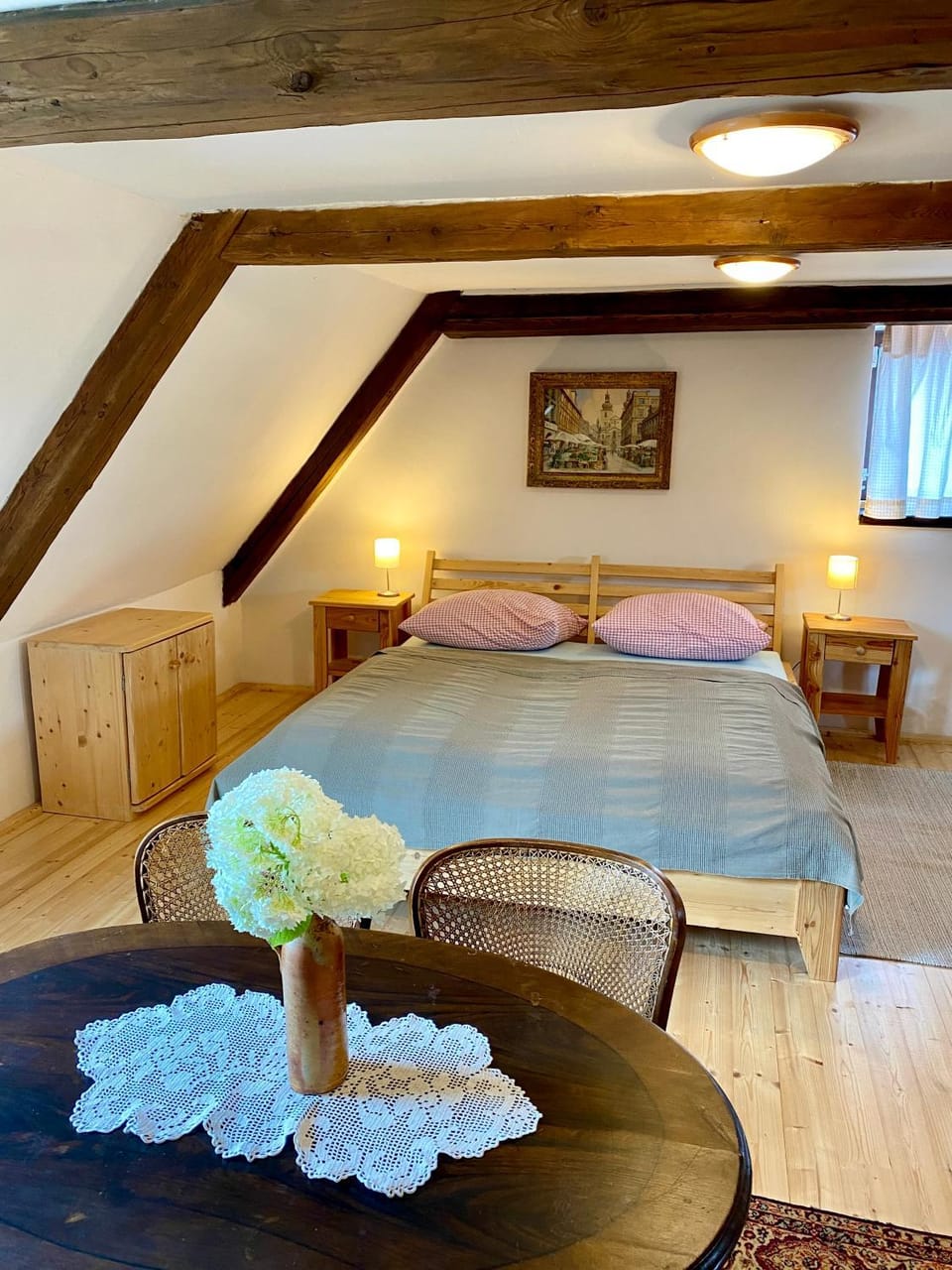 Bed, Living room, Seating area, Bedroom