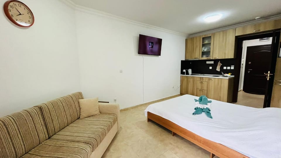 Kitchen or kitchenette, Living room, Bedroom