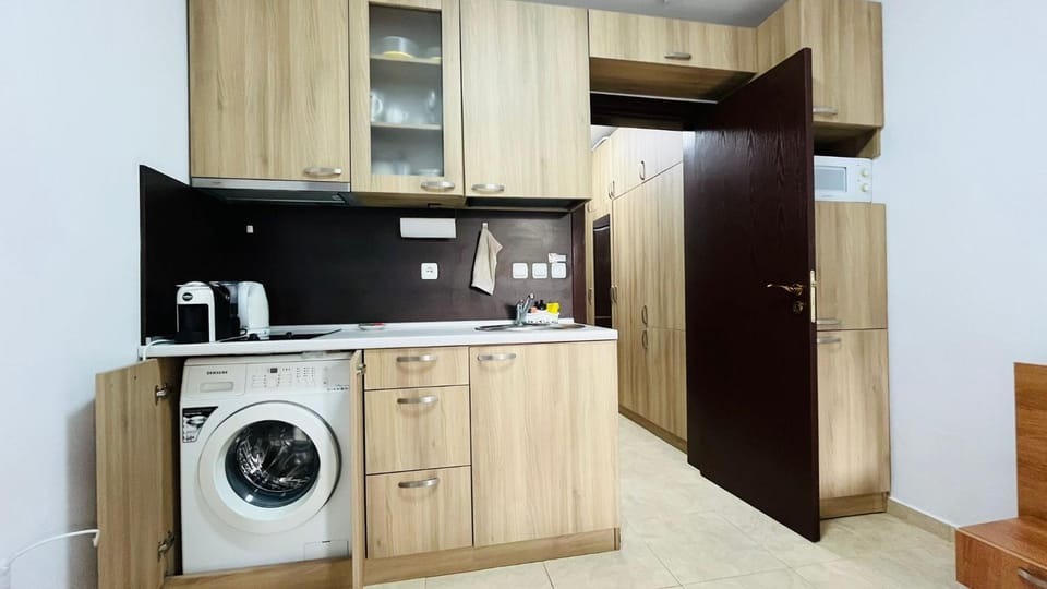 wardrobe, washing machine