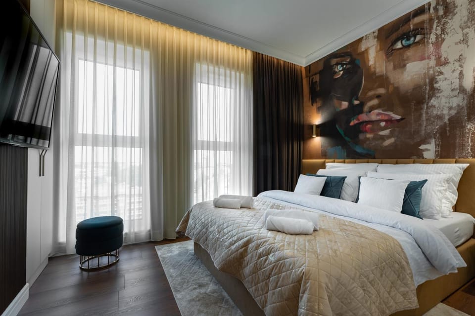 Bed, TV and multimedia, Bedroom