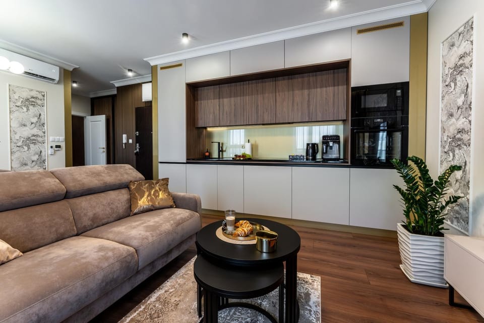 Coffee/tea facilities, Kitchen or kitchenette, Living room, Seating area