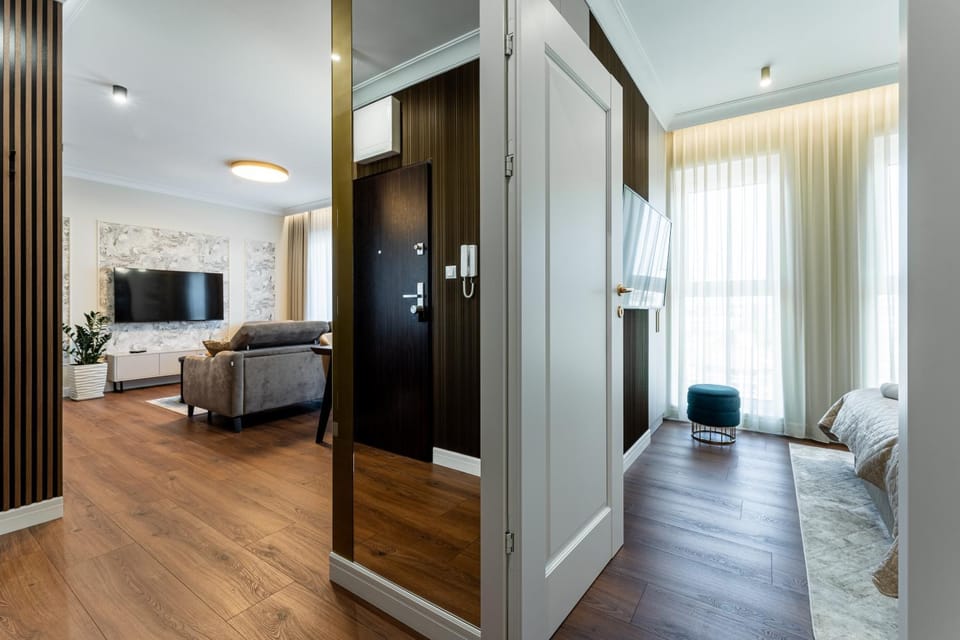 Communal lounge/ TV room, TV and multimedia, Living room, Seating area, Evening entertainment