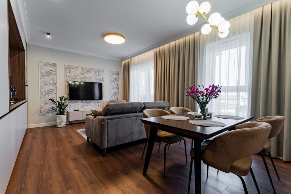 Communal lounge/ TV room, TV and multimedia, Living room, Seating area, Dining area, Evening entertainment