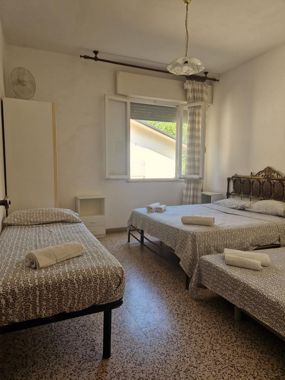 Bed, Photo of the whole room, Bedroom, air conditioner