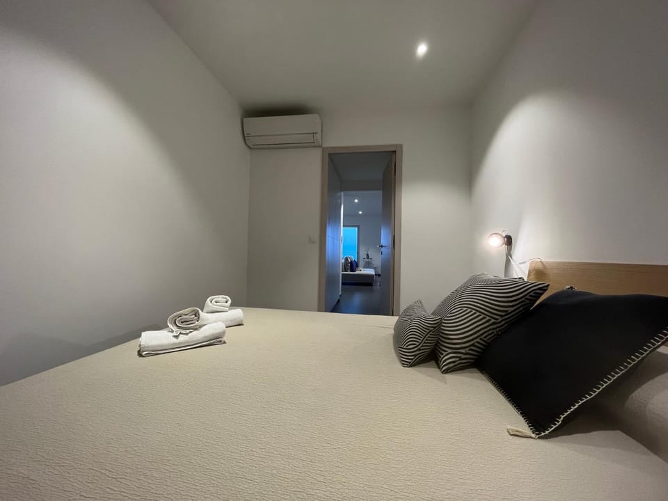 Bed, Photo of the whole room, Bedroom, towels, air conditioner