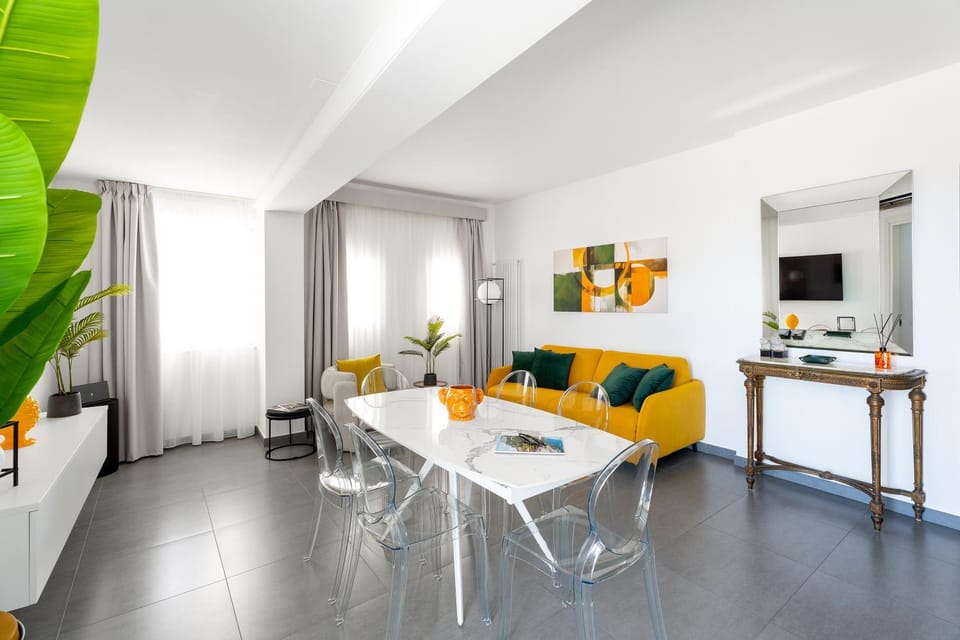 Living room, Seating area, Dining area