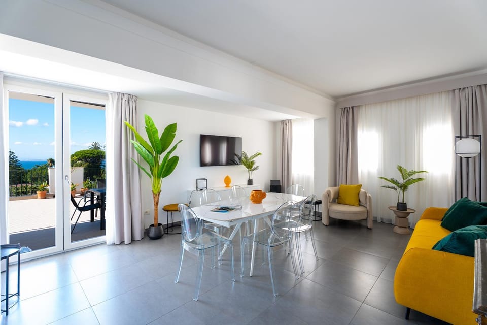 View (from property/room), Balcony/Terrace, Living room, Dining area