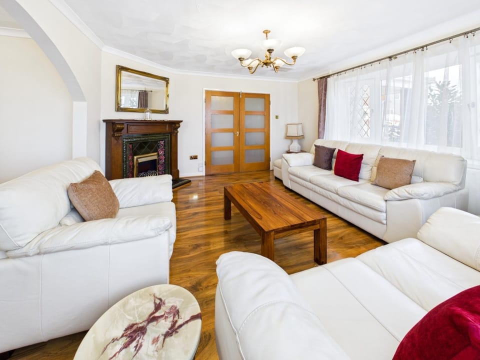 Luxury Seaview Escape - Mumbles Villa in Wales
