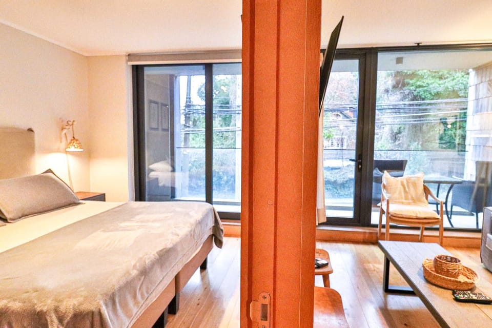 Bed, Dining area, Bedroom