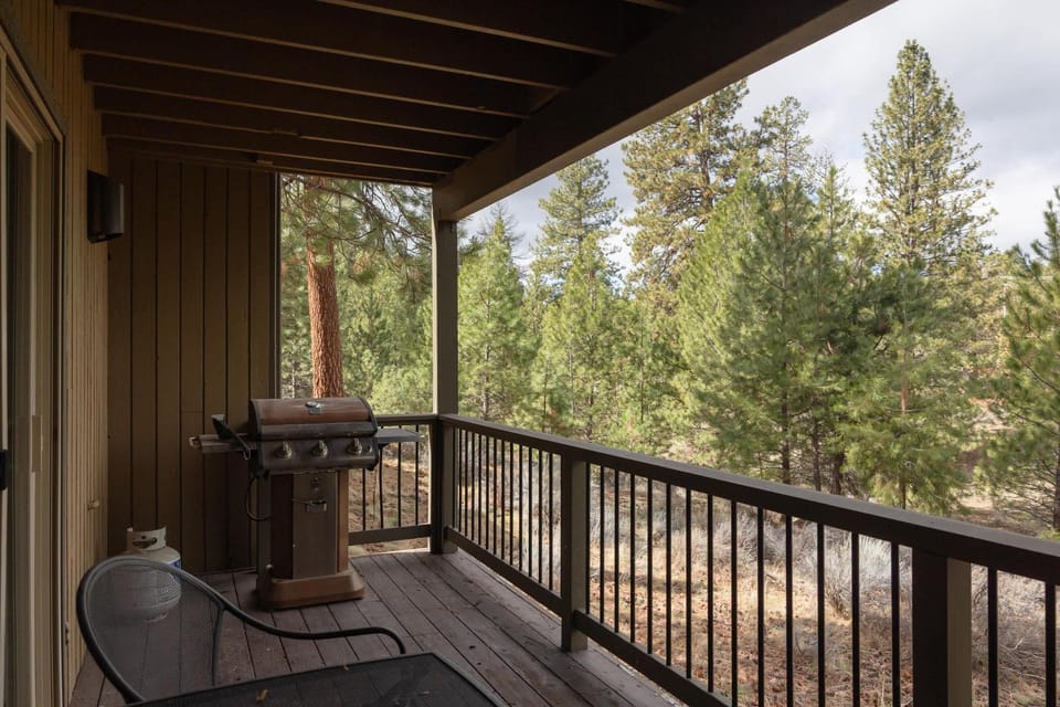 Alpenglow Haus- Stay for 4 House in Bend