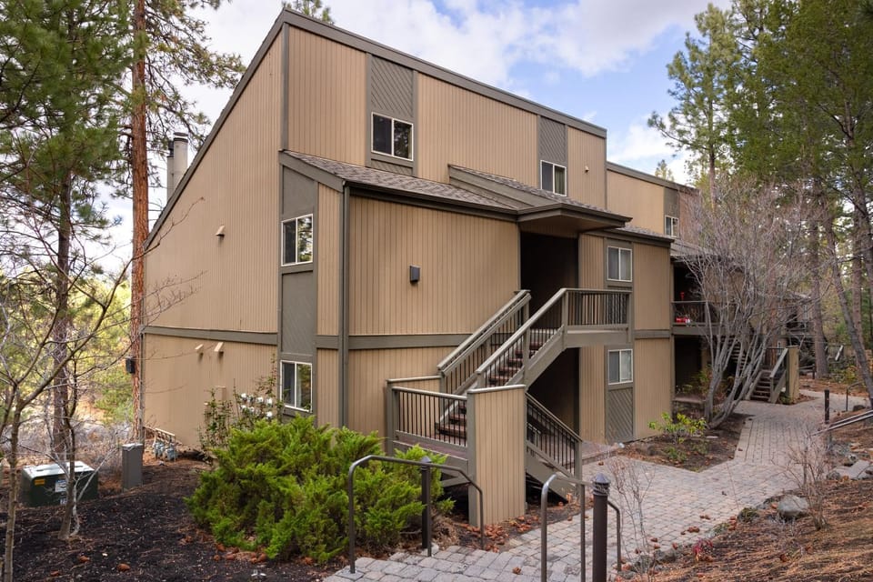 Alpenglow Haus- Stay for 4 House in Bend