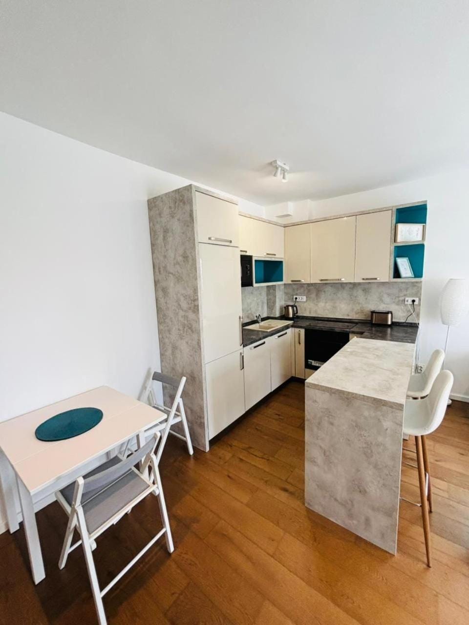 Kitchen or kitchenette, Dining area, oven, stove