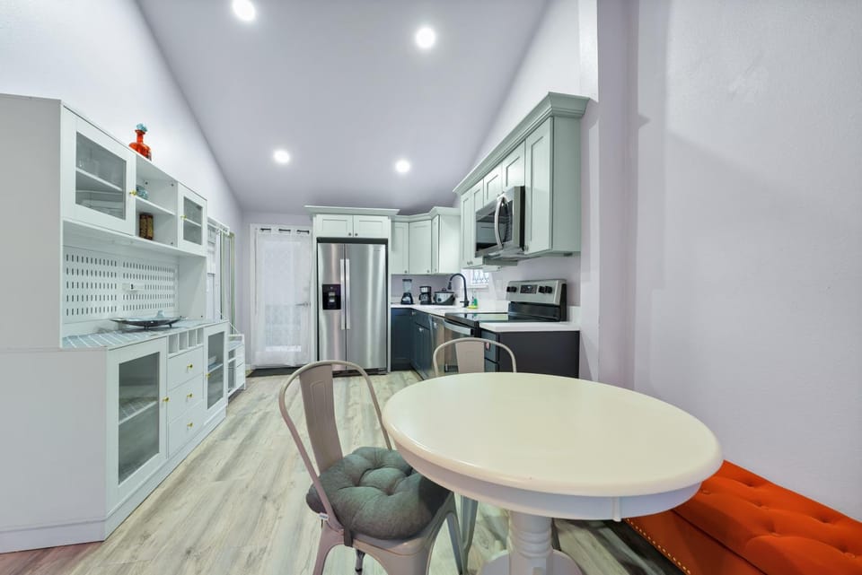 Cozy 2bd 2bth House Walk to Local Gems House in Orlando