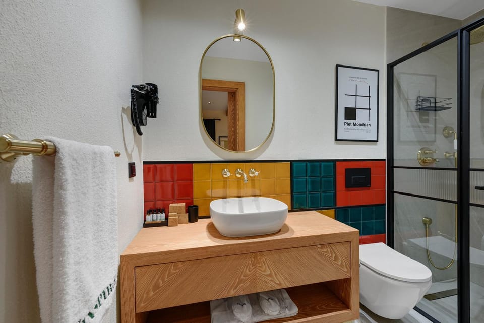 Shower, Toilet, Bathroom, towels