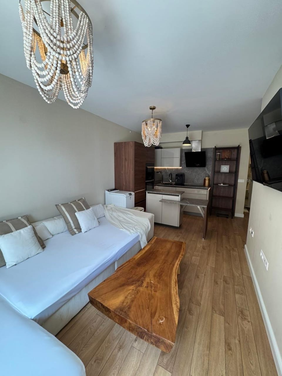 Bed, Seating area