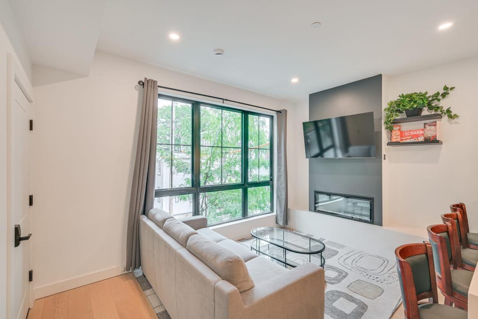 Near Biotechs & MIT: Cozy Condo w/ Fireplace House in Cambridge