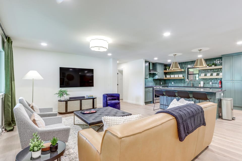 1 Mi to University of Arkansas Home with Large Yard House in Fayetteville