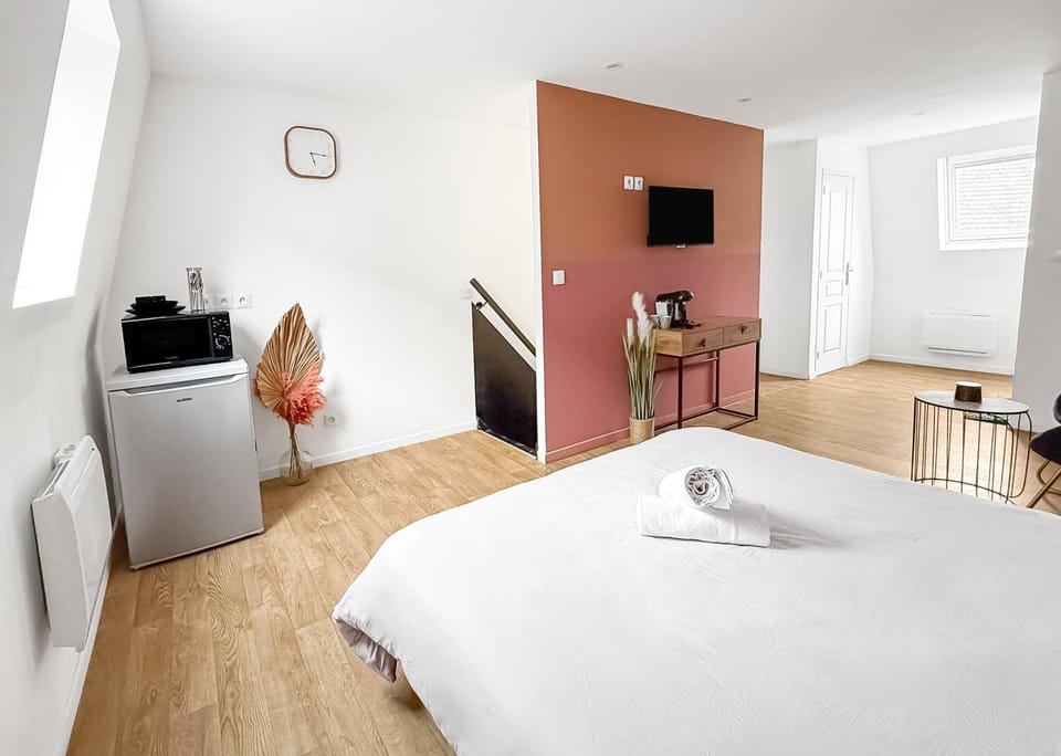 Bed, TV and multimedia