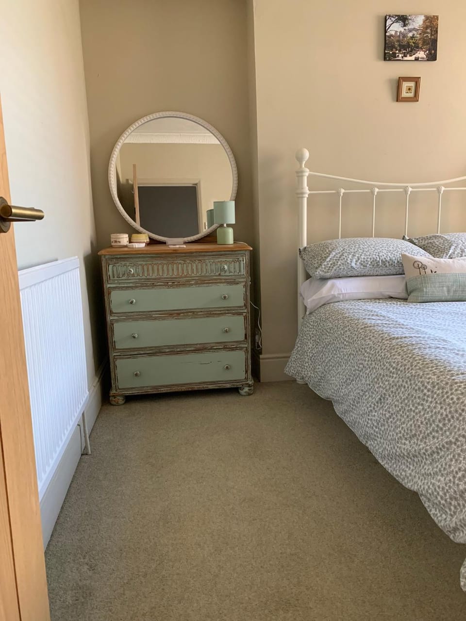 Lynne's Place Room 2 Vacation rental in Carmarthen