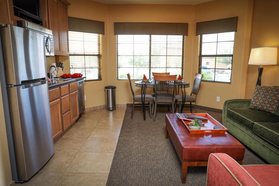 Kitchen or kitchenette, Living room, Seating area, Dining area