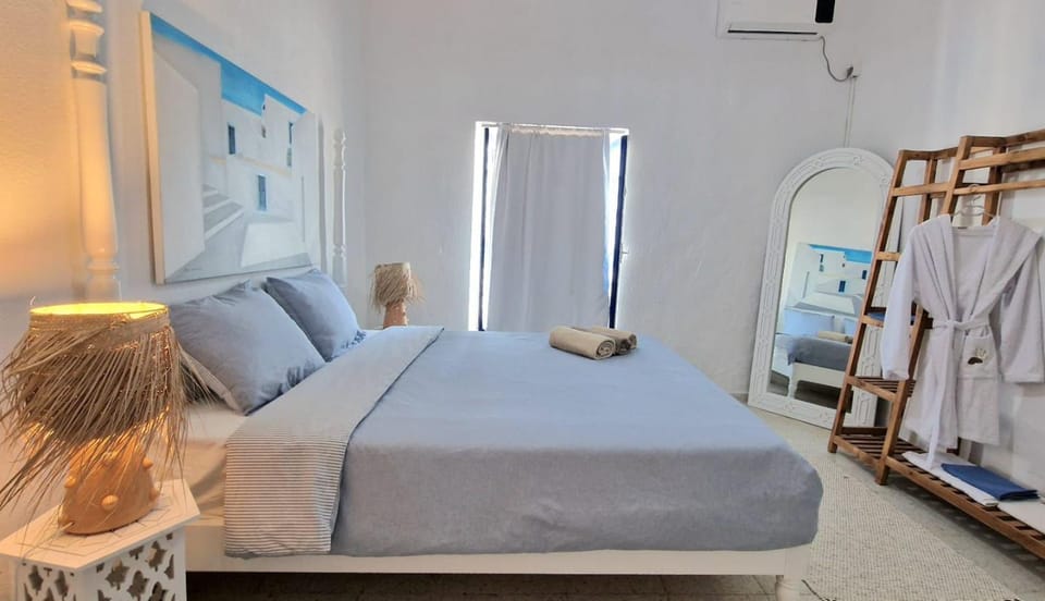 Bed, Photo of the whole room, Bedroom, towels, wardrobe