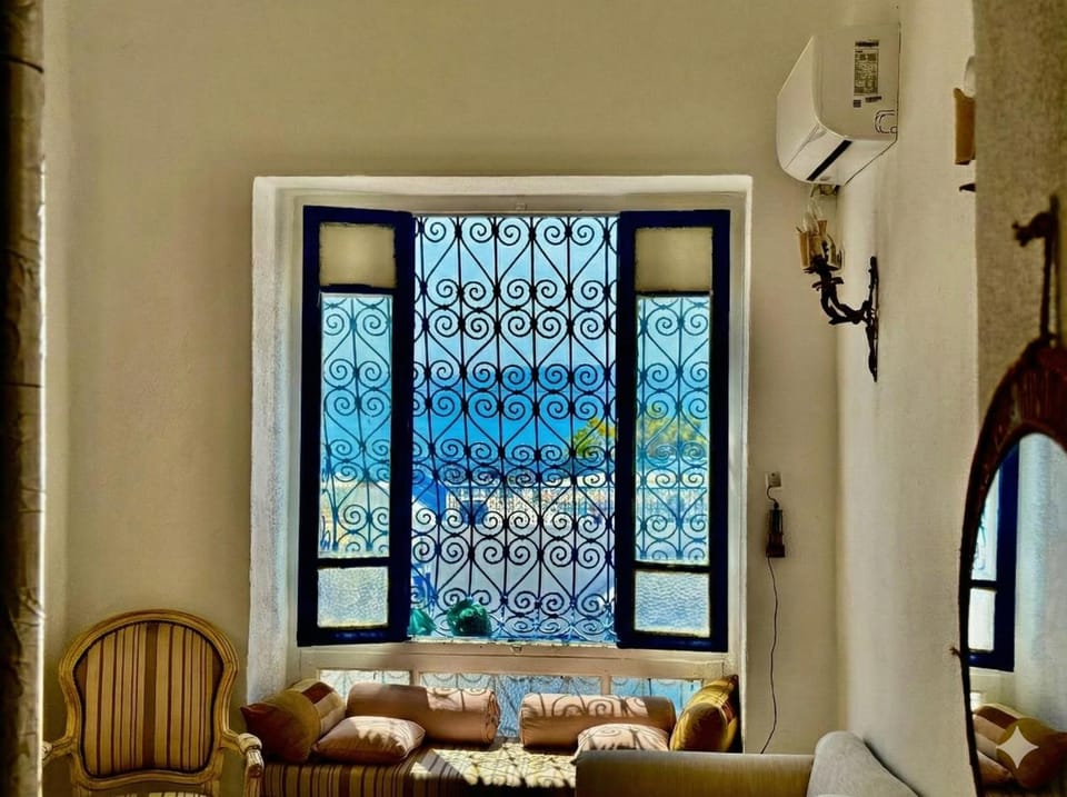 Mountain view, Sea view