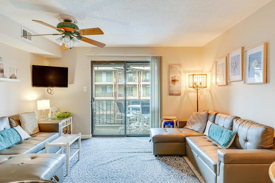 Steps to Beach: Condo w/ Pool in Ocean City! House in Ocean City