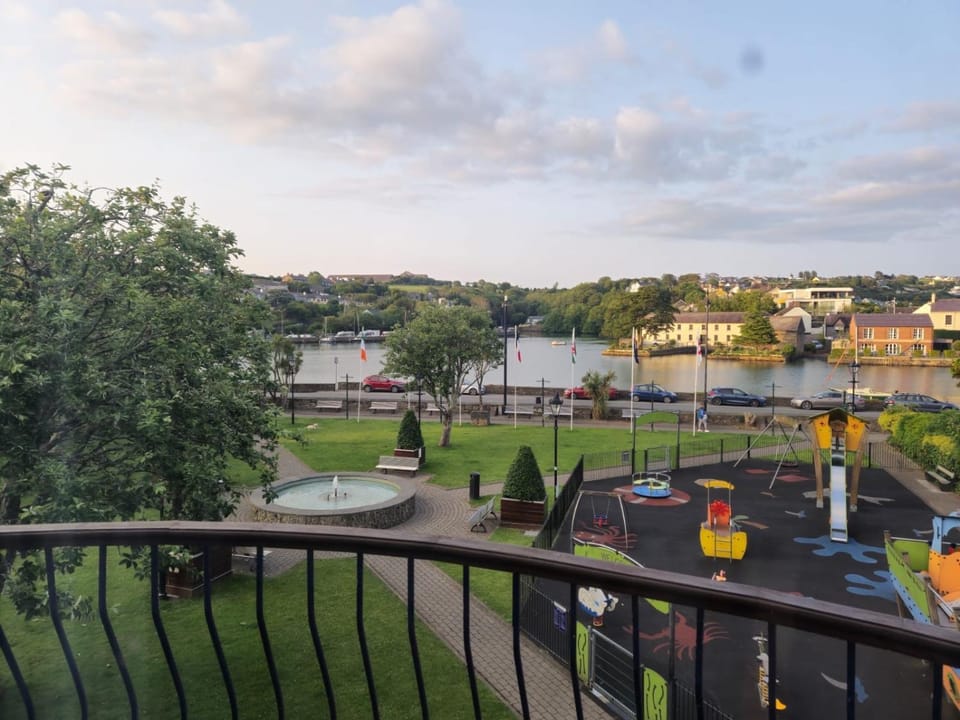 Nearby landmark, View (from property/room), Balcony/Terrace, Lake view, River view