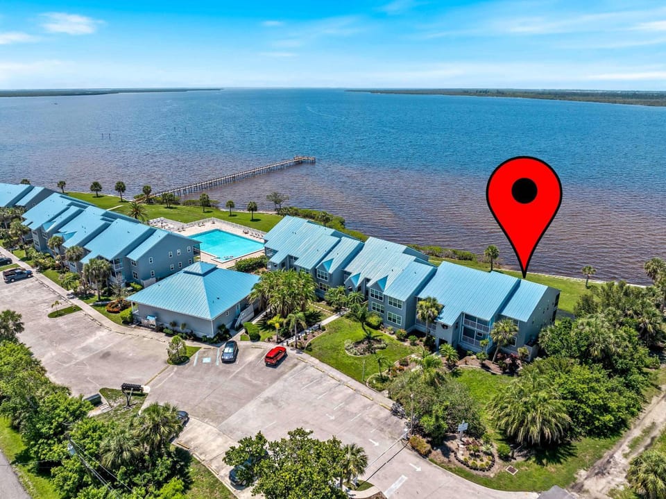 Riverfront Condo w Water Views-Heated Pool Apartment in North Port