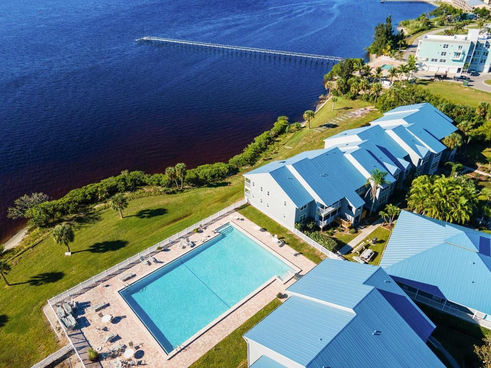 Riverfront Condo w Water Views-Heated Pool Apartment in North Port