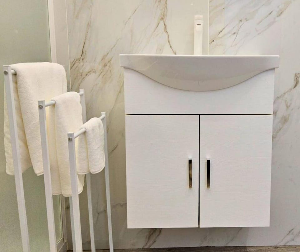 Bathroom, towels
