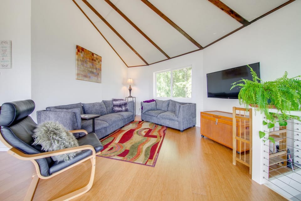 Spacious Deck w/ Ocean View: Puget Sound Gem! House in Whidbey Island