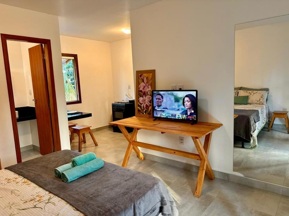 Bed, TV and multimedia, Bedroom, towels