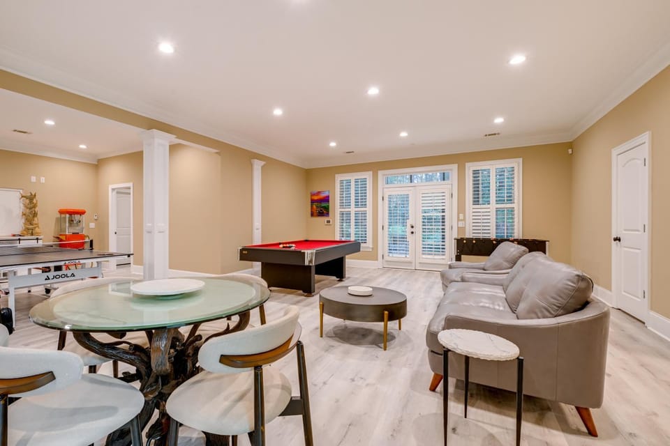 7 Mi to Lake Norman Access! Luxe Gem w/ Game Room Apartment in Lake Norman