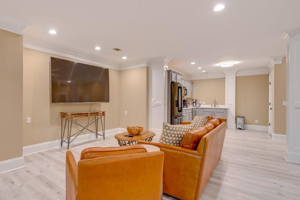 7 Mi to Lake Norman Access! Luxe Gem w/ Game Room Apartment in Lake Norman