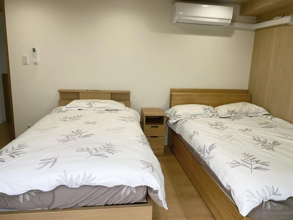 Bed, Bedroom, air conditioner