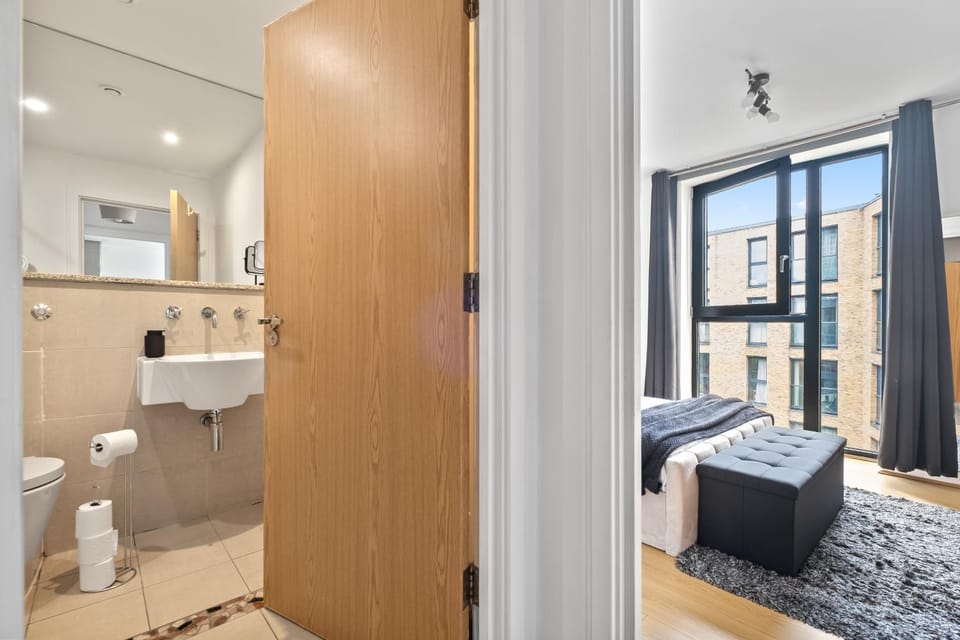 Shower, Toilet, Bed, Bathroom, Bedroom