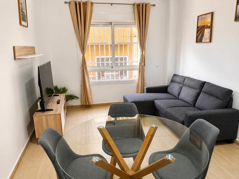 TV and multimedia, Living room, Seating area, Evening entertainment