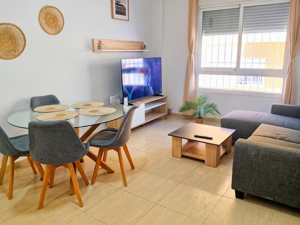 TV and multimedia, Living room, Seating area, Dining area, Evening entertainment
