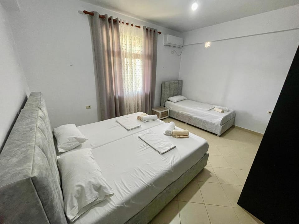Bed, Photo of the whole room, towels