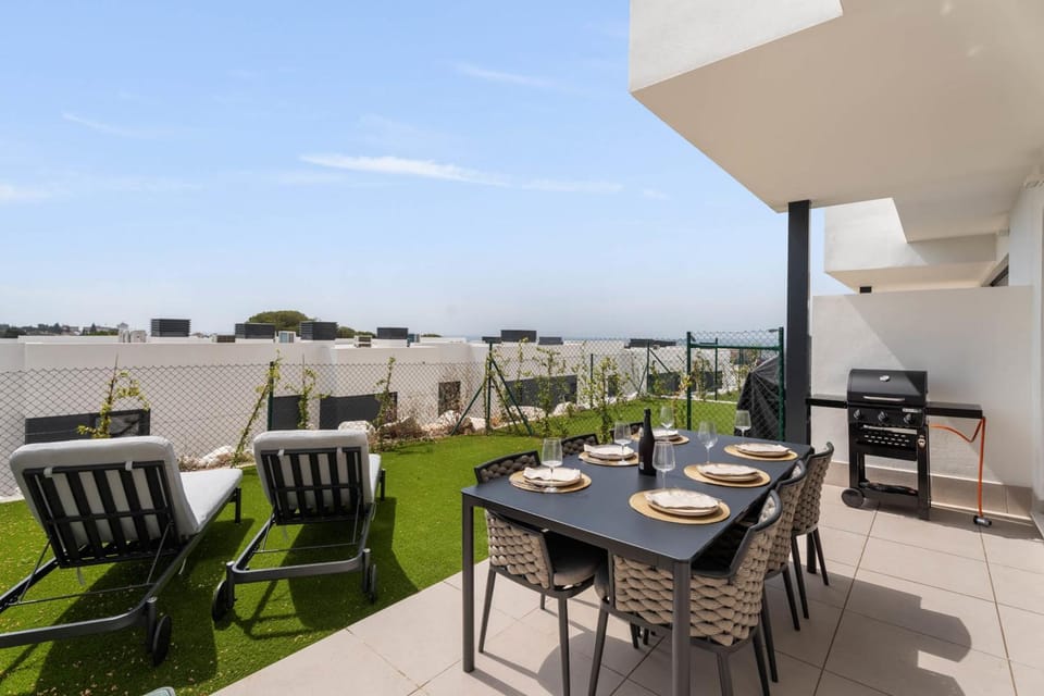 Modern 4-Bedroom Townhouse in Cala Serena Village Walk to the Beach Golf House in Costa del Sol