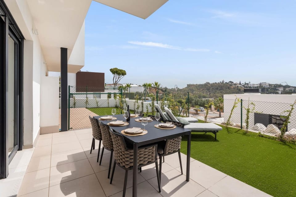 Modern 4-Bedroom Townhouse in Cala Serena Village Walk to the Beach Golf House in Costa del Sol